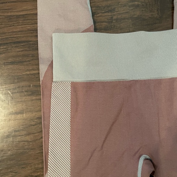 Mono B Seamless Leggings - Picture 2 of 4